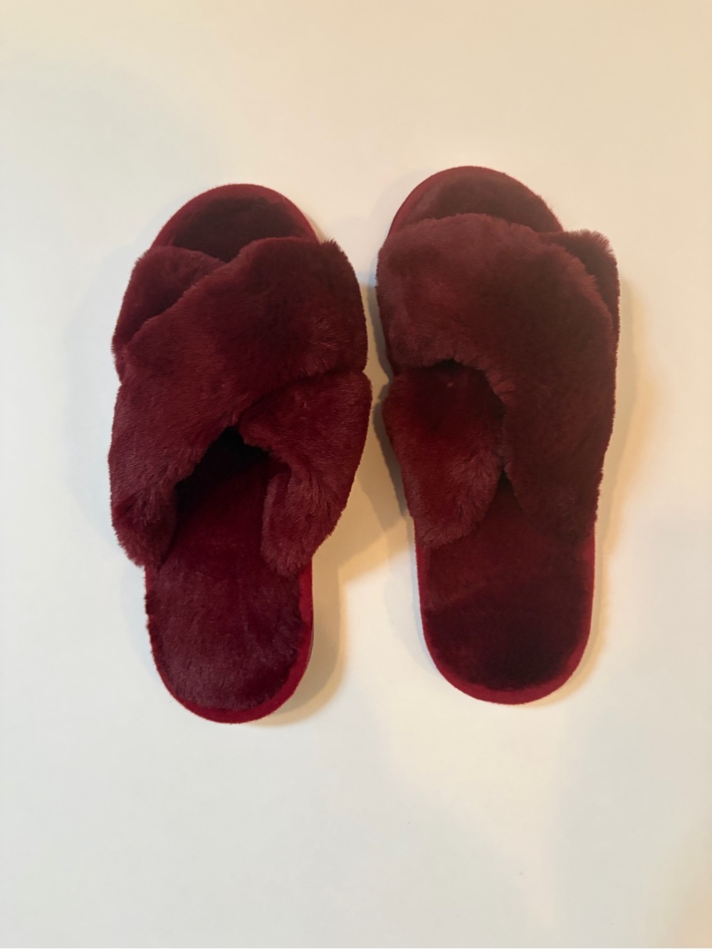 Brand new w/o tag Women's Burgundy Plush Fuzzy Slide Slippers Sz 8.5